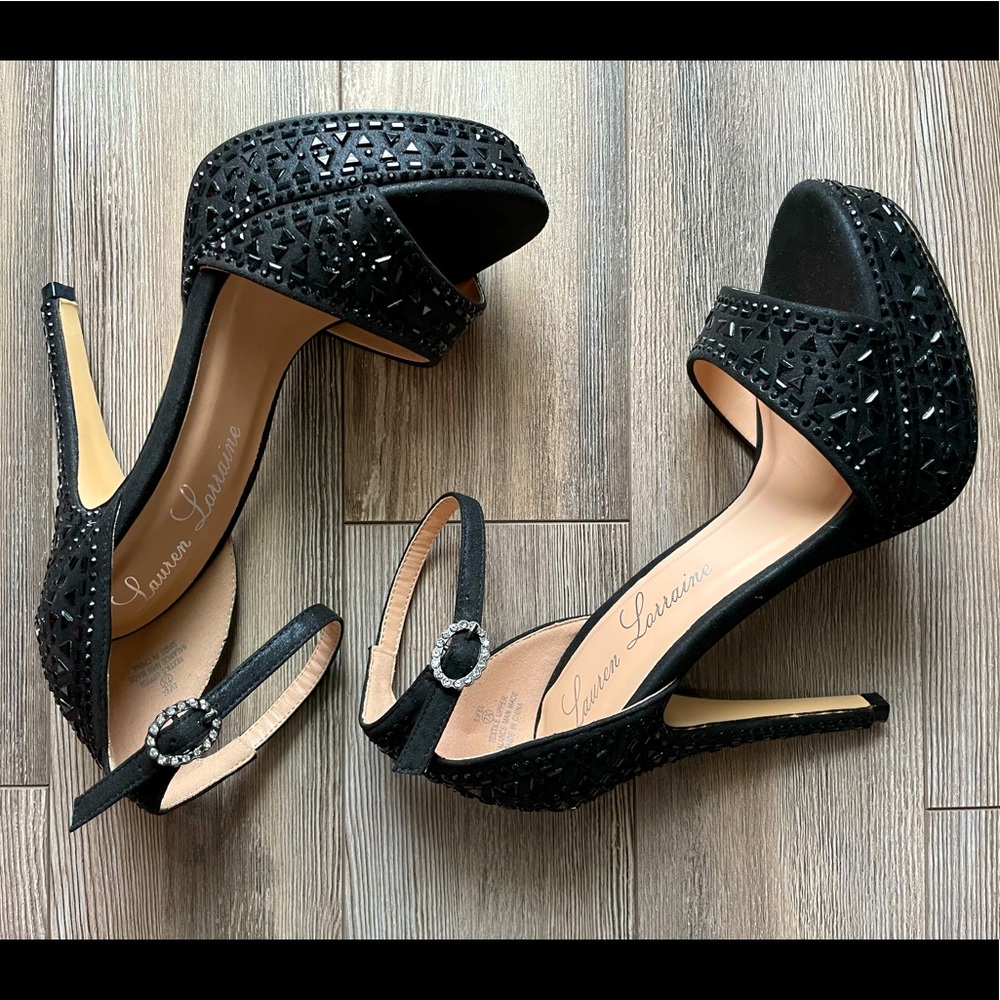 Black Platform size 7 1/2 heels